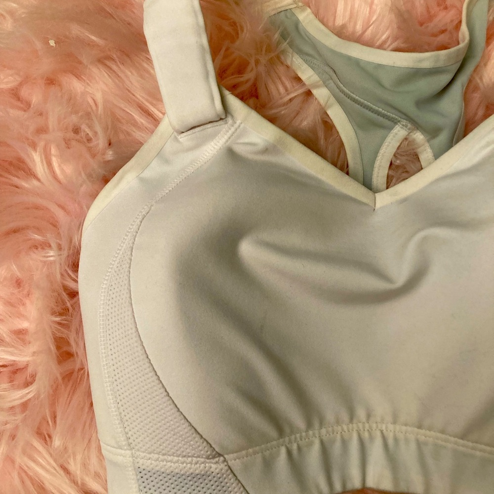Moving comfort bra. Almost new but thrown around my kids closet for a long time.